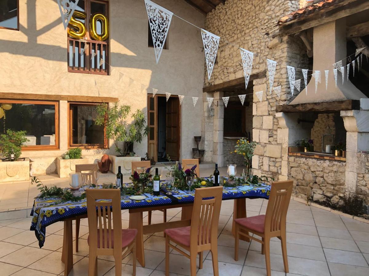 Country Villa For 19 Pool Cinema Football Pitch Verteillac Bagian luar foto