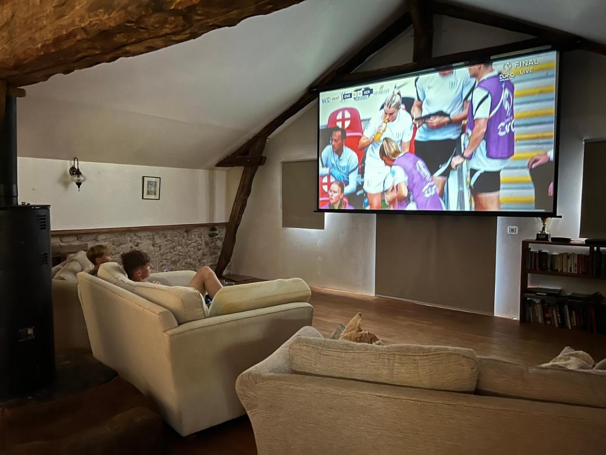 Country Villa For 19 Pool Cinema Football Pitch Verteillac Bagian luar foto